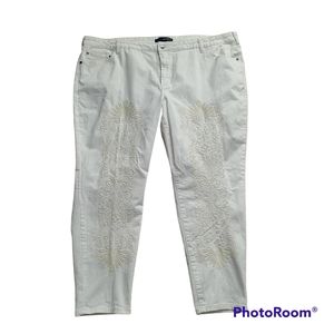 Denim 24/7 white skinny embroidered white color size 28W